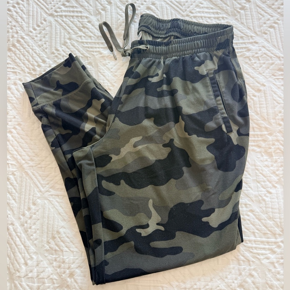 Old Navy Active Women’s Camo Jogger Pants - Olive Green